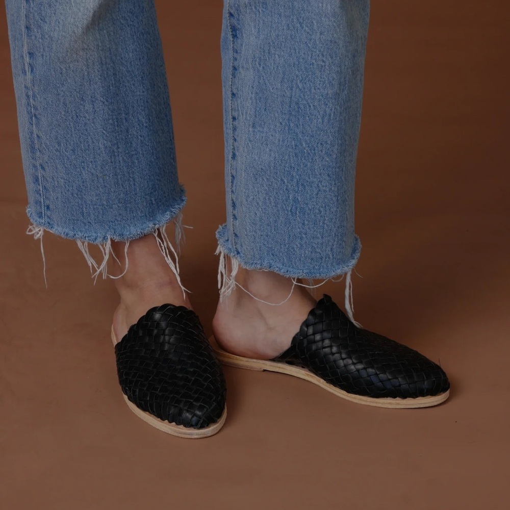 Lola Y Tula Handwoven Leather Slides Size 9 - Picture 6 of 10